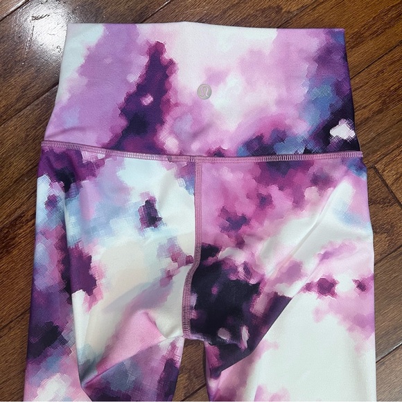 11. Lululemon Blooming Pixie Multi Leggings purple blue and white size 2 - Picture 6 of 8